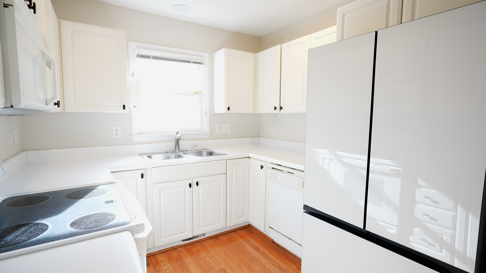 Modern kitchen with Samsung refrigerator
